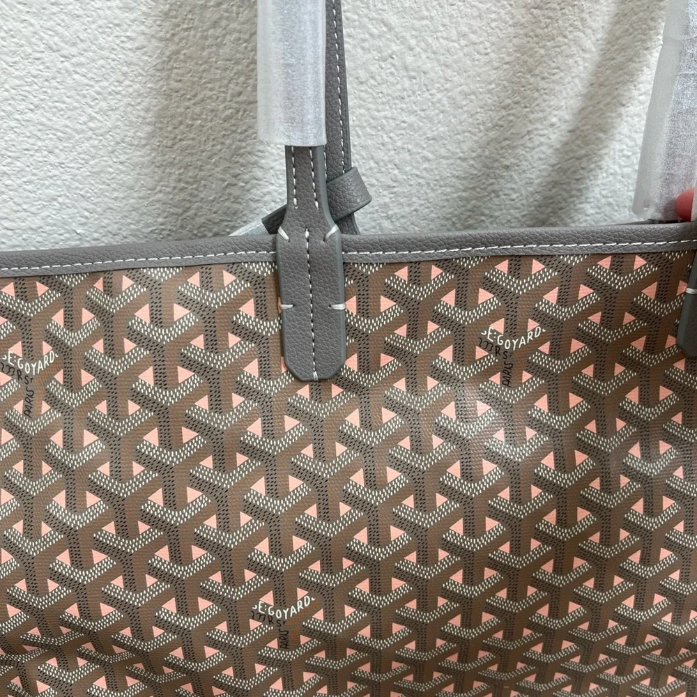 Stylish Tote Bag - Picture 2 of 7